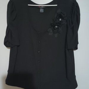 Size 3 X Black  Flower shirt with a Bow